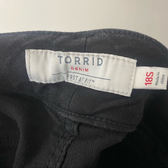 Torrid Super Skinny Black Stretch High Rise Jean Jeggings size 18 Short - Picture 6 of 8